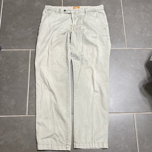 Tommy Bahama casual flat front khaki pants. 35x32 - Picture 4 of 5